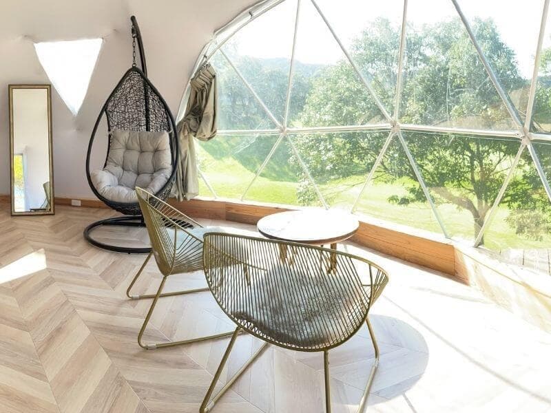 ドームテントの室内